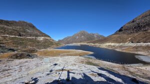 Sela Pass, Sela Lake